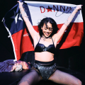 Danna impuso toda su fuerza interpretativa en espectacular concierto en Movistar Arena